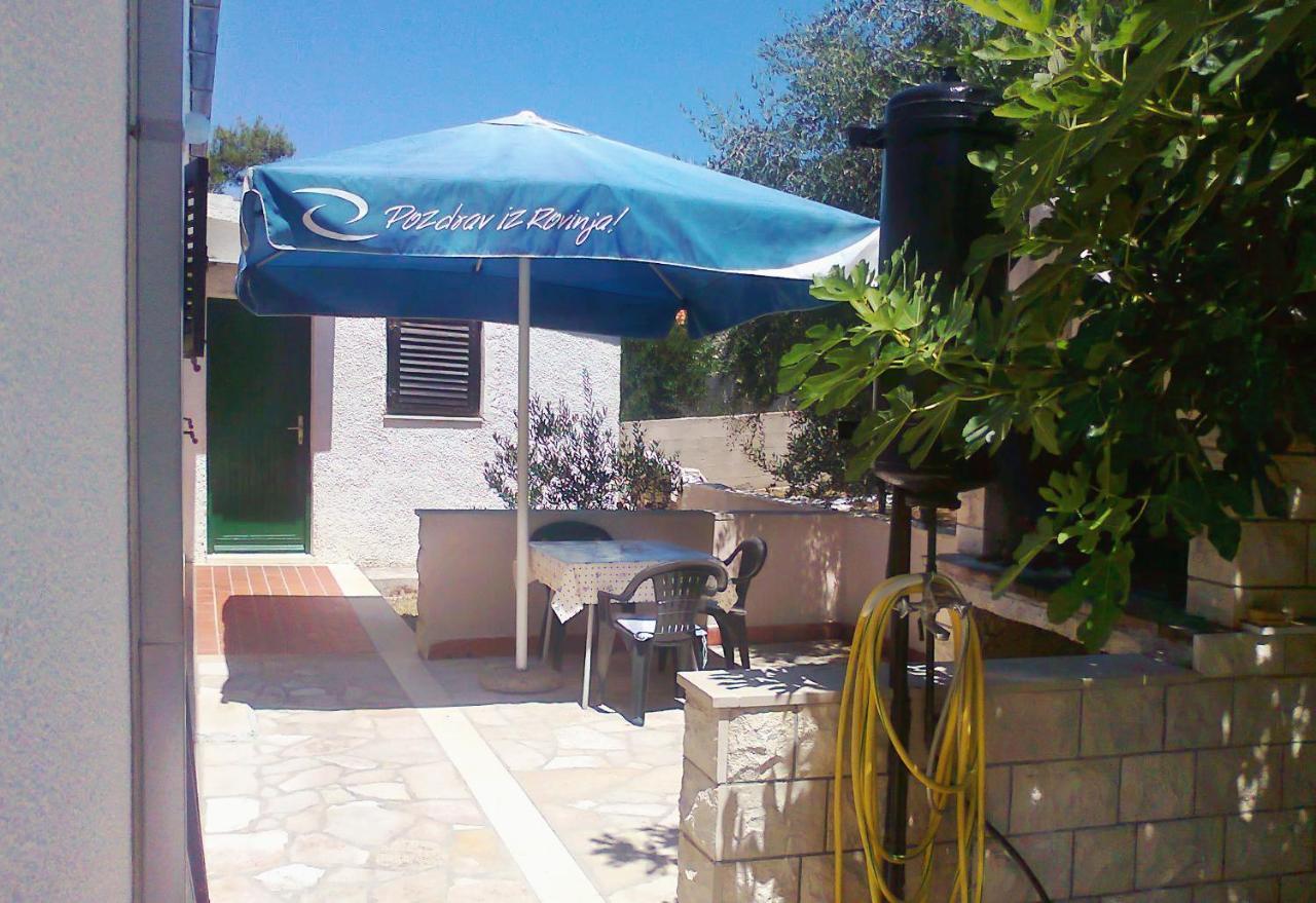 Apartments By The Sea Splitska, Brac - 2923 Postira Buitenkant foto