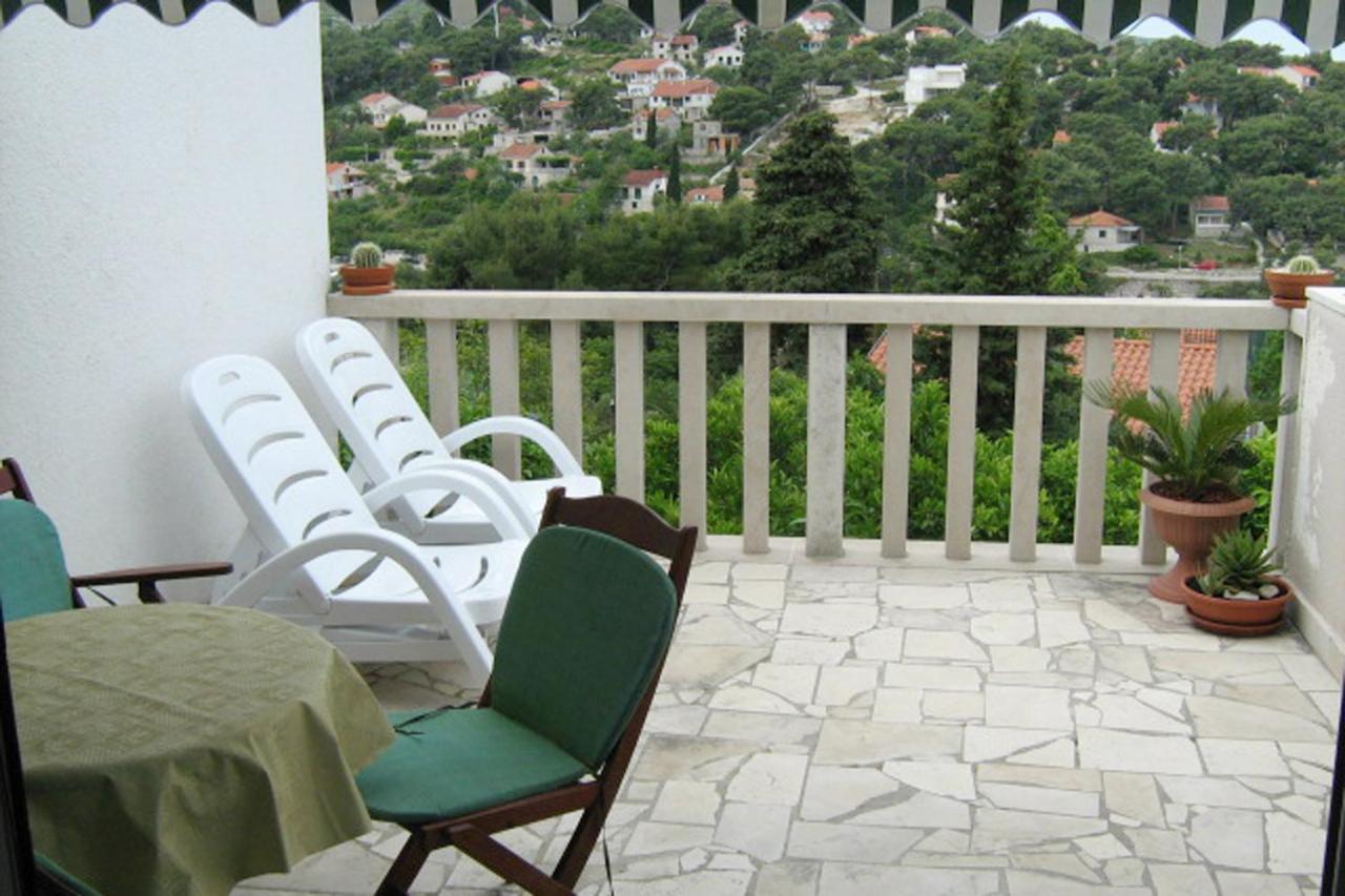 Apartments By The Sea Splitska, Brac - 2923 Postira Buitenkant foto