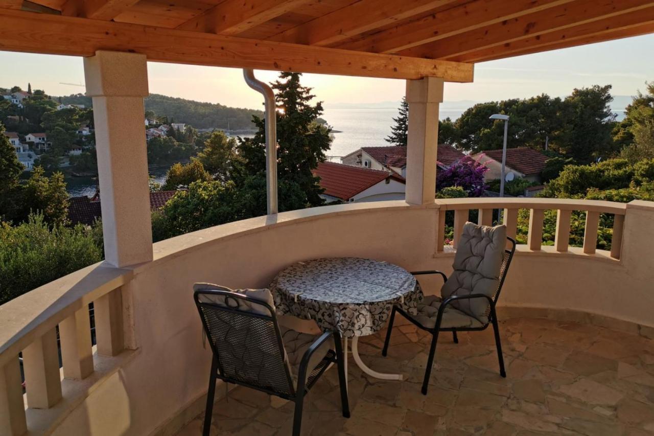 Apartments By The Sea Splitska, Brac - 2923 Postira Buitenkant foto